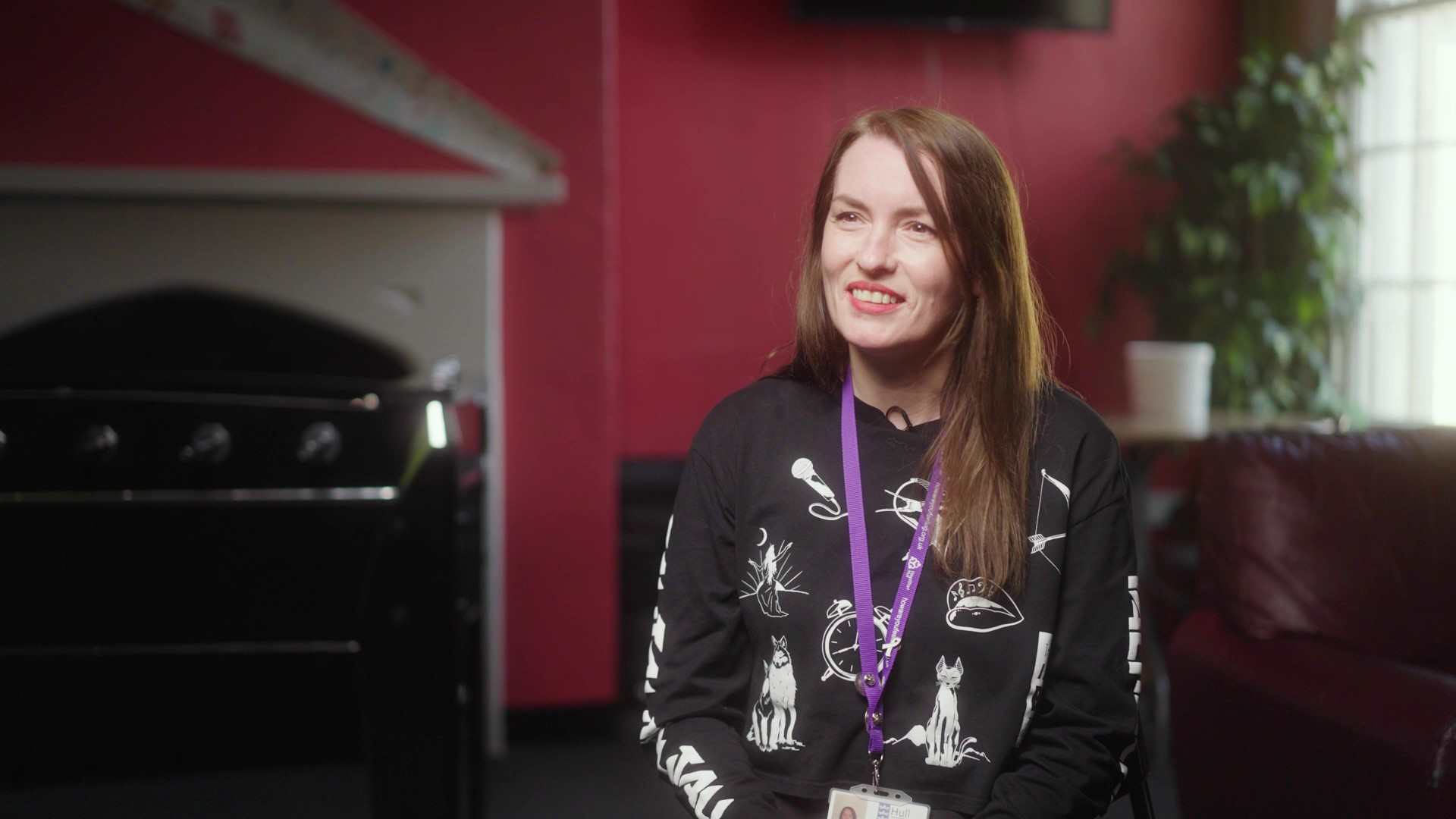 lady-sat-smiling-in-youthcentre