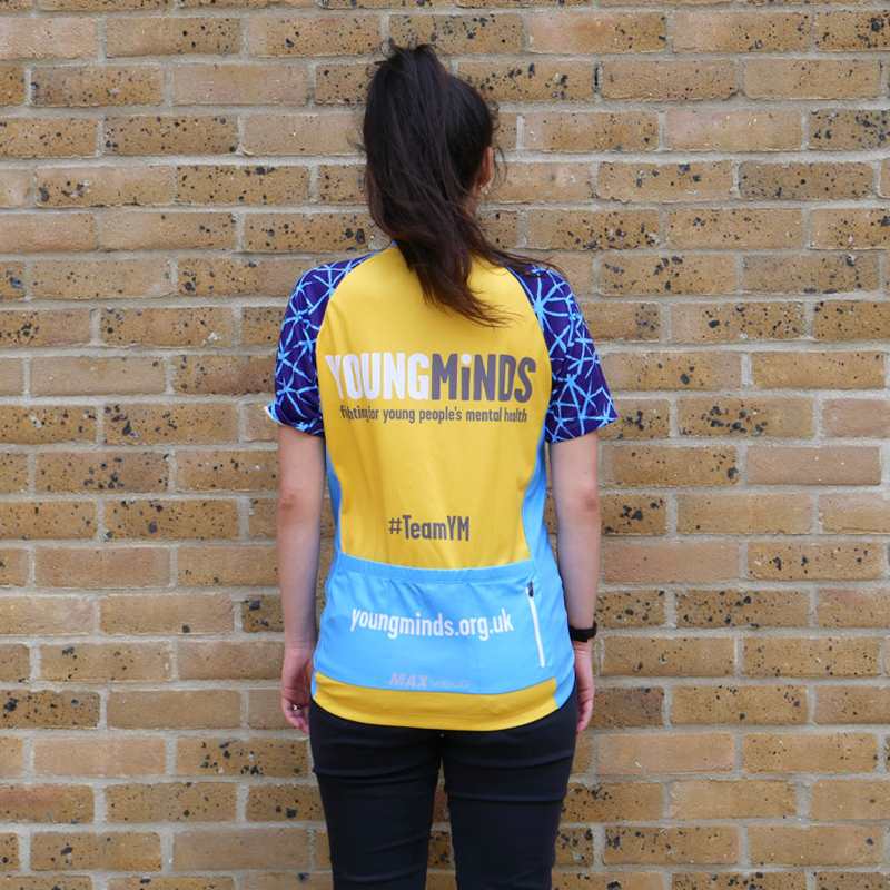 a woman showing the back og YoungMinds cycling jersey