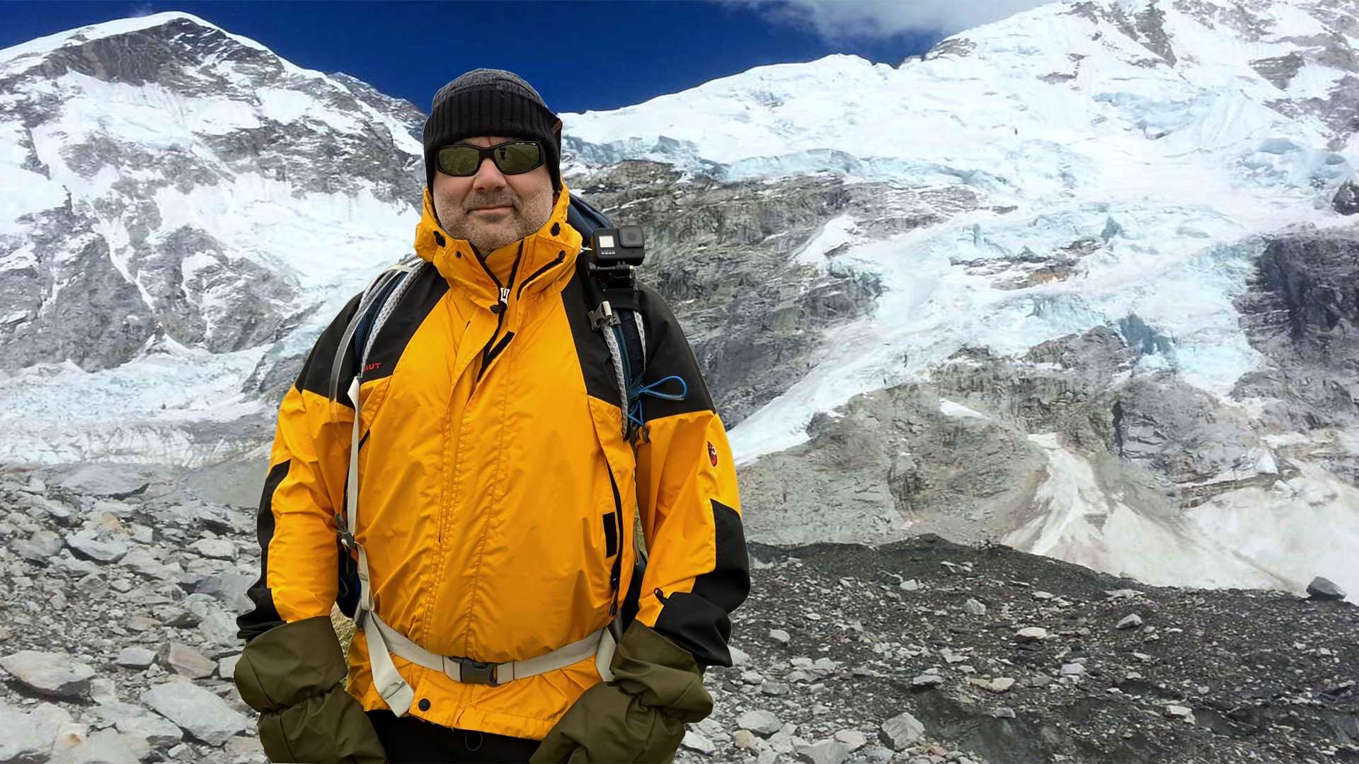 Daz Baldwin, fundraising for YoungMinds by hiking to Everest Basecamp.